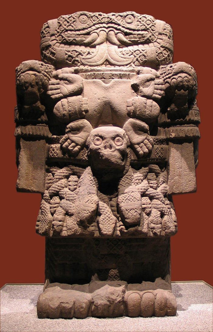 Monolithic Mexica statue of Coatlicue in the Museo Nacional de Antropología: serpent-head face, skull belt buckle, clawed hands and snake skirt.