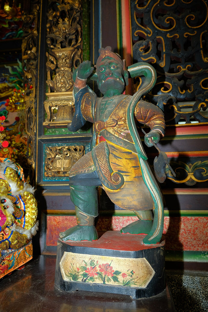 Qianliyan figure at Ci Ren Temple, Gongliao, with raised hand and a serpent-like sash, as a Mazu guardian.