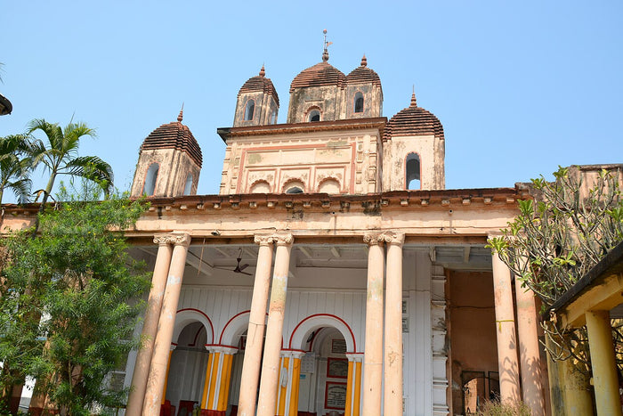 Annapurna Mandir at Bhadreswar, West Bengal (2019): a Bengal-style temple with domed towers and a columned front porch.