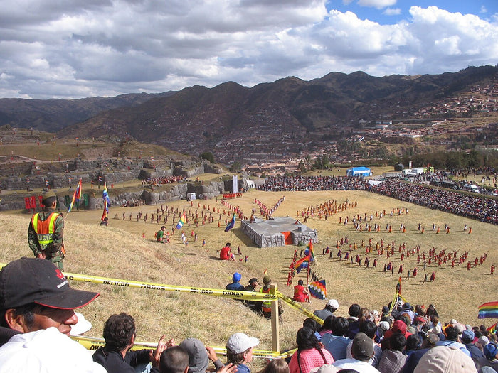 Inti Raymi 2007 at Cusco: ranks of dancers fill the esplanade at Sacsayhuamán, with crowds watching the sun festival.