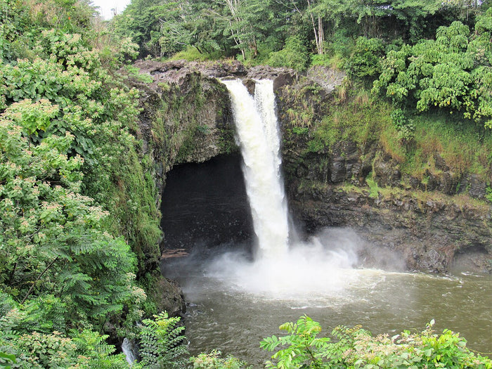Rainbow Falls (Waiānuenue) in Hilo, Hawaiʻi, falling over the cave long associated with Hina.