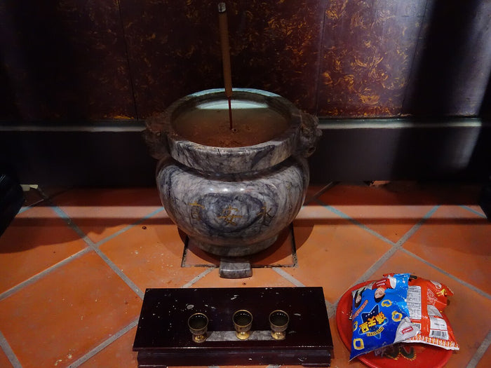 Incense burner reserved for Hu Ye at Yong'an Temple, Lizejian, with snack offerings, showing his place beside the main altar.