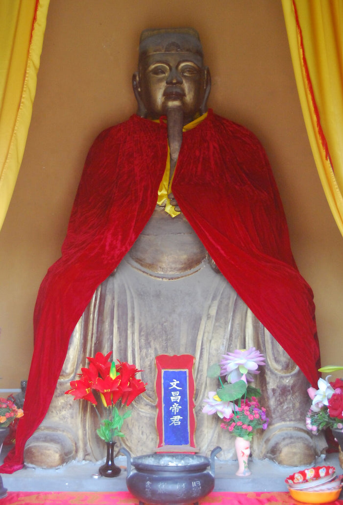 Statue of Wenchang Dijun with long beard and red cloak, with a nameplate reading 文昌帝君, 2009 photograph.