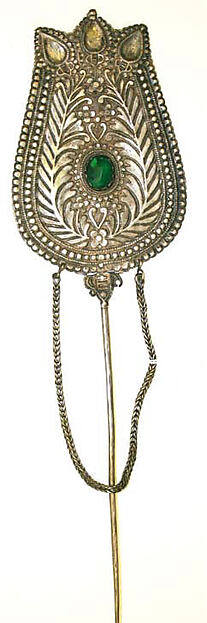 Peruvian silver mantle pin (ttipqui), 19th century, with a green stone; Andean metalwork tradition.